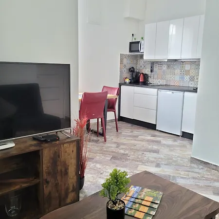 Giedres Kalnieciu 2 *